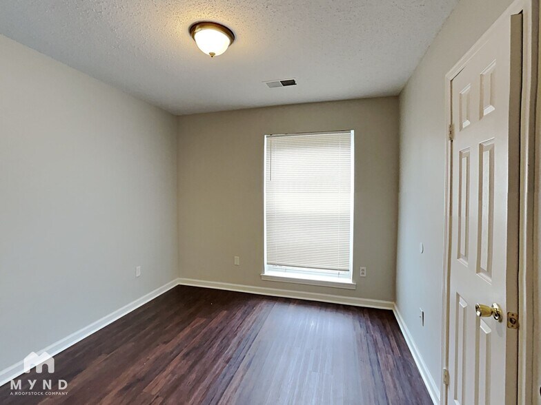 Building Photo - 5021 Woody Cove