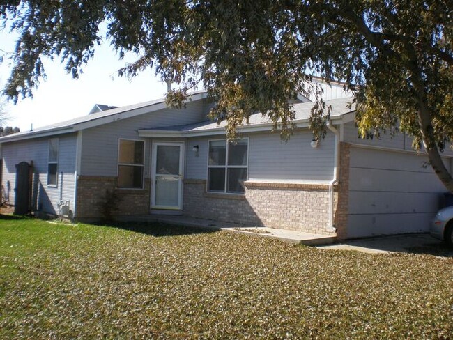 Building Photo - Tri-level Home with 4 bedrooms in Loveland!
