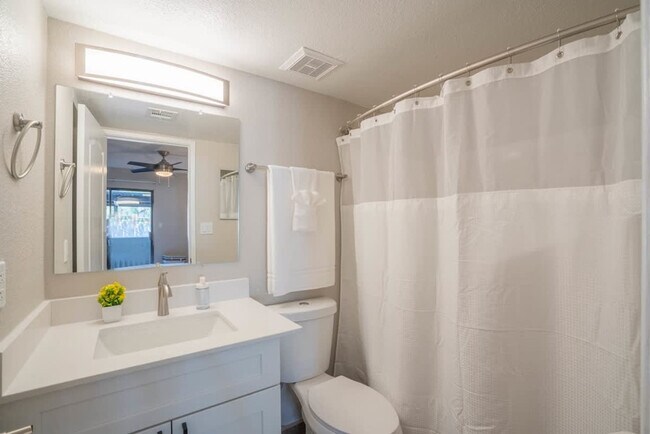 Building Photo - 8550 E McDowell Rd