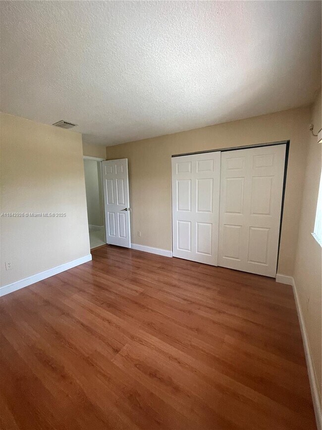 Building Photo - 10290 SW 139th Ct