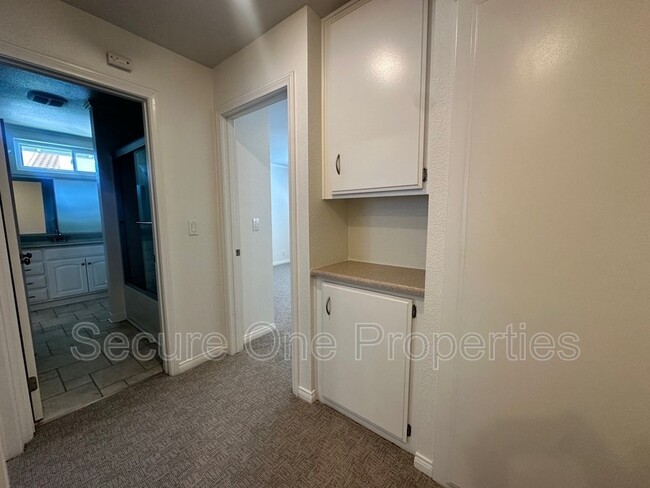 Building Photo - 248 Green Heath Pl