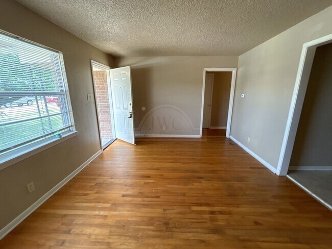 Building Photo - 1315 Jefferis Ave