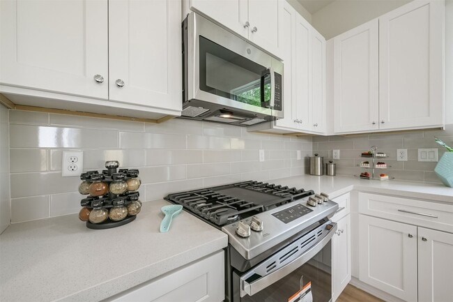 Building Photo - 5630 Balbo St