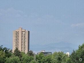 Building Photo - Remodeled 1 BDR in Capital Hill.  Location...