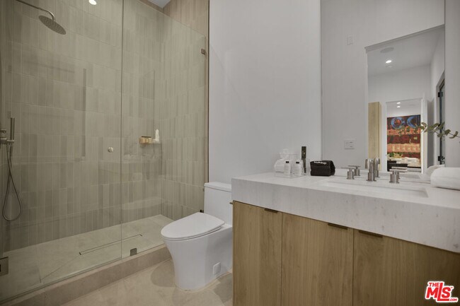 Building Photo - 4433 Kraft Ave