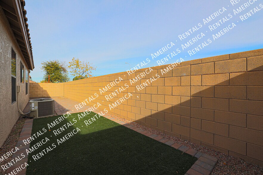 Building Photo - 1324 S Mosley Ct