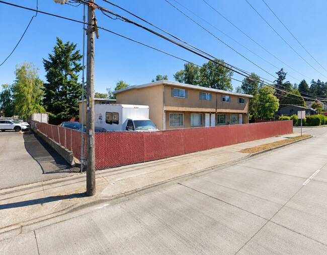 Building Photo - 703 Woodford Ave N