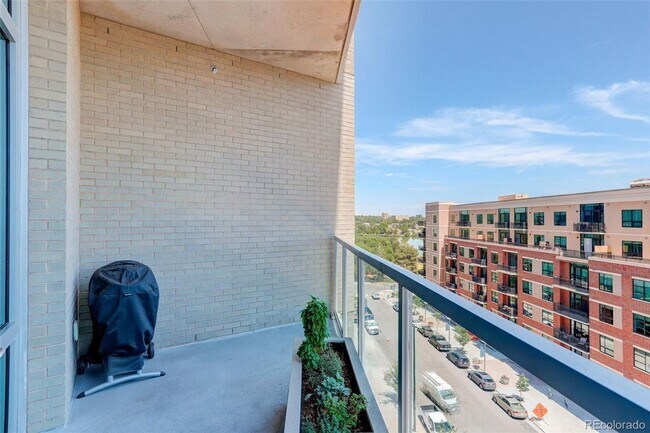 Building Photo - Stunning 2-Bedroom Condo at Sloan's Lake's Premier Lakehouse Community