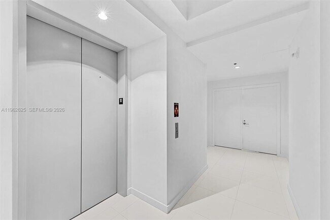 Building Photo - 851 NE 1st Ave