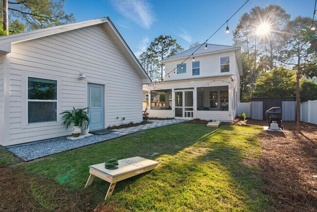 Building Photo - 70 Trae Ln