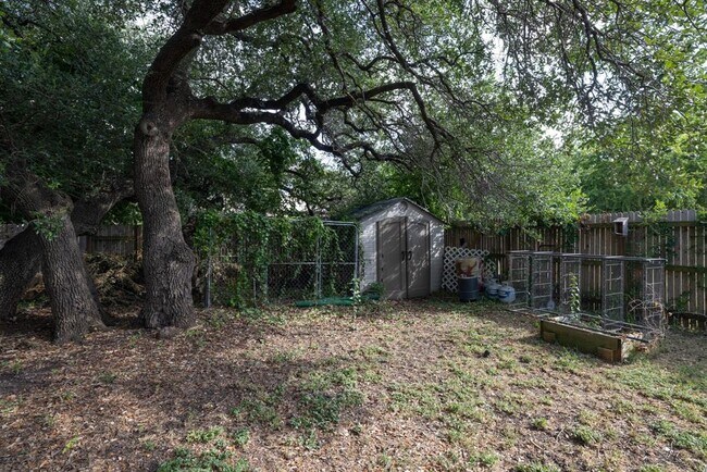 Building Photo - 104 Grant Ct