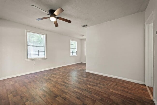 Building Photo - 1066 W 13th St