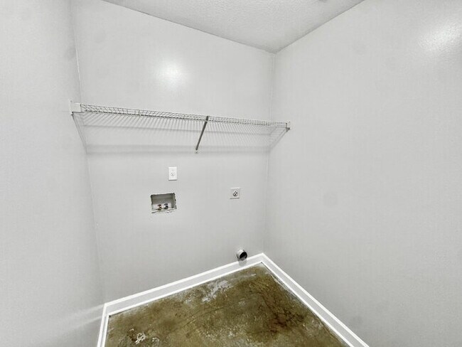 Building Photo - 3915 Jordan View Dr