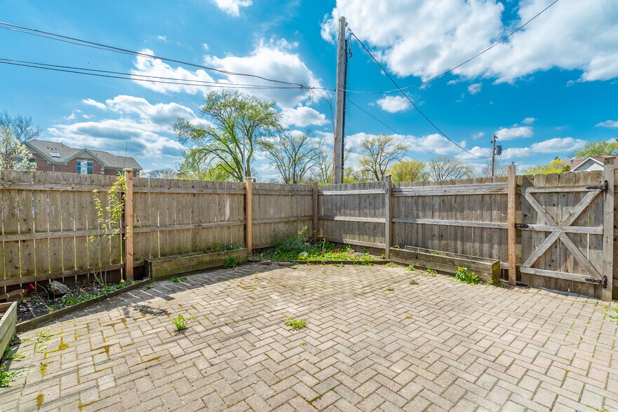 Building Photo - 731 Hibbard Rd