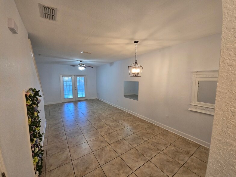 Building Photo - 2508 SW 35th Pl