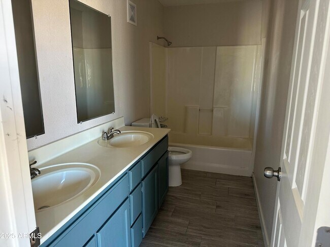 Building Photo - 15650 N 19th Ave