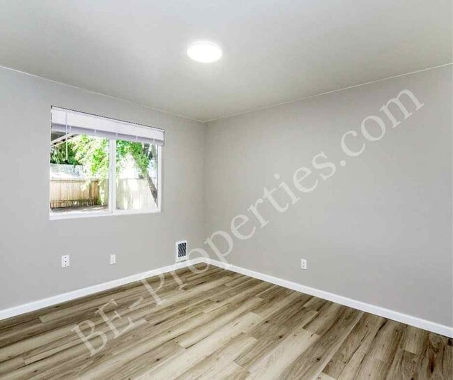 Building Photo - Central Tacoma Rambler