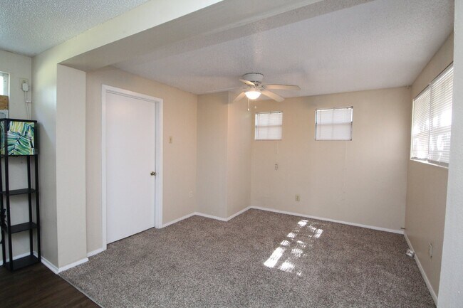 Building Photo - Cozy 1BR/1BA Apartment in Southwest Pensac...