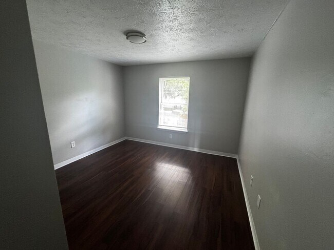 Building Photo - 2821 Greenwood Ave