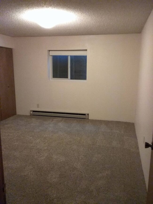 Building Photo - Spacious ground level