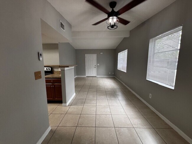 Building Photo - 2 or could be 3 bedroom -1 bath home in Deltona