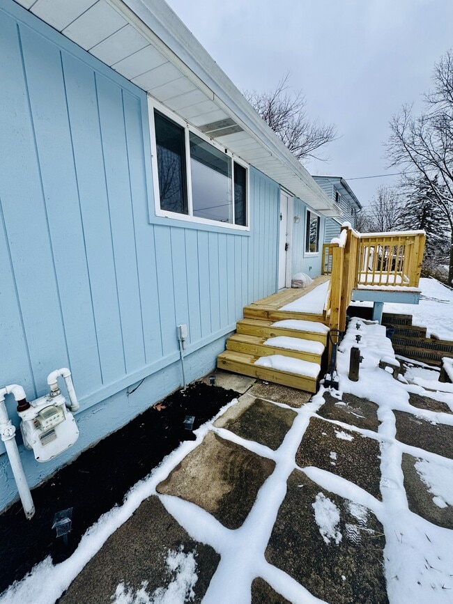 Building Photo - 741 Jefferson Rd