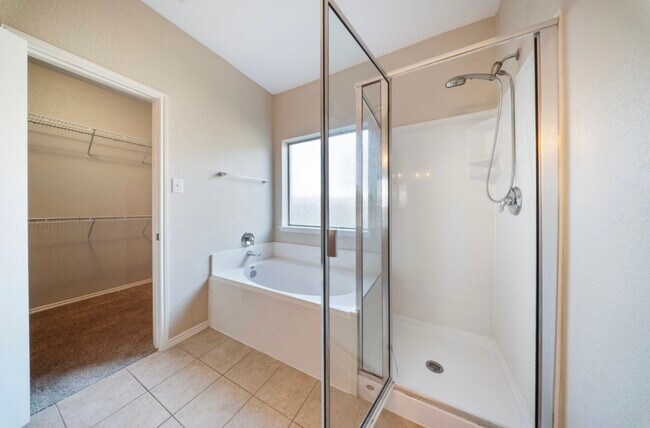 Building Photo - 18123 Hillock Glen Ln