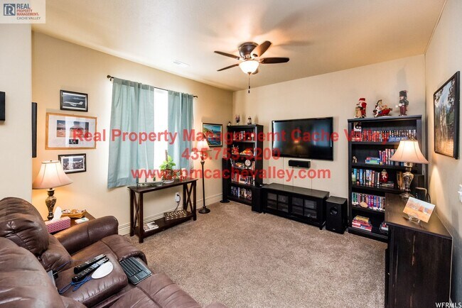Building Photo - 144 E 745 S