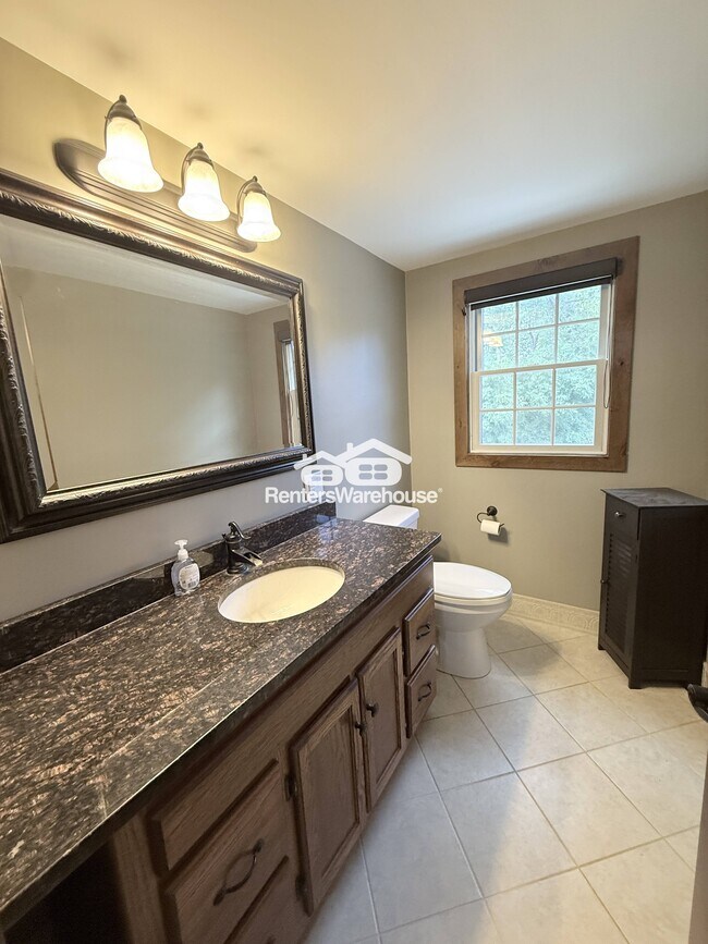 Building Photo - 840 Park Ave