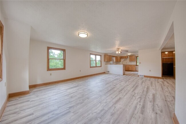 Building Photo - 4465 Mt Troy Rd Ext