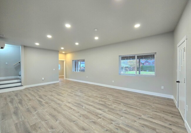 Building Photo - Newly Remodeled 2 Bedroom 1 Bath in Granit...