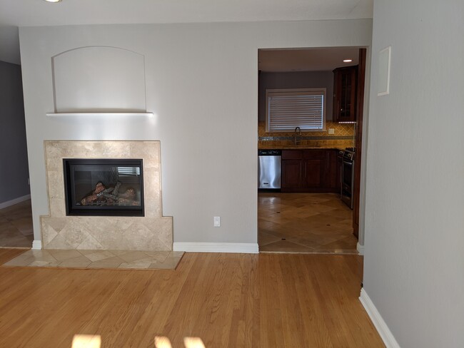 Gas fireplace/Kitchen - 2418 Villanova Rd