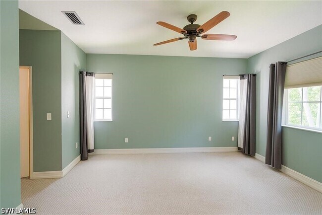 Building Photo - 700 Luisa Ln