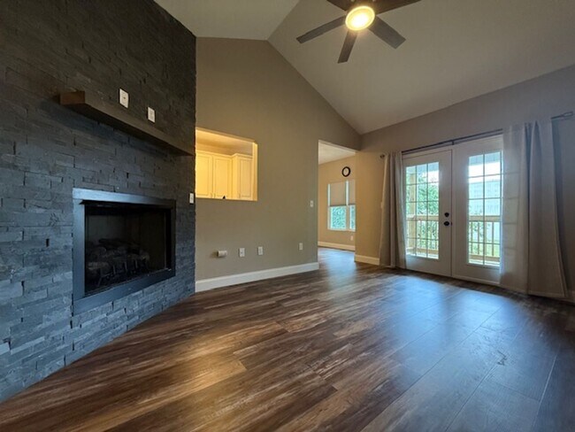 Building Photo - Effortless Comfort with a Touch of Luxury
