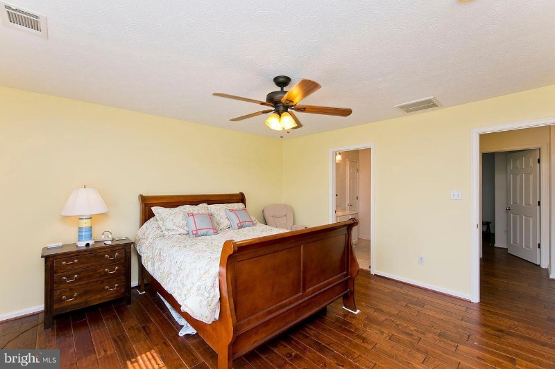 Building Photo - 2079 Honeysuckle Ln