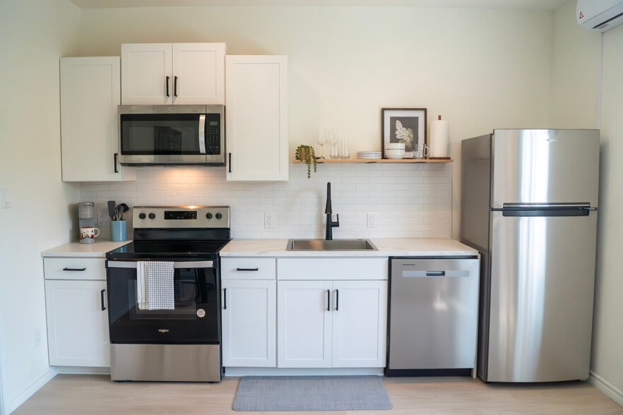 Building Photo - 631 Muscari