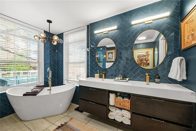 Building Photo - 815 McGill Park Ave NE