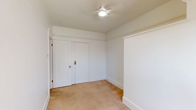 Building Photo - Upstairs 2 Bed 1 Bath at the Charming Vand...