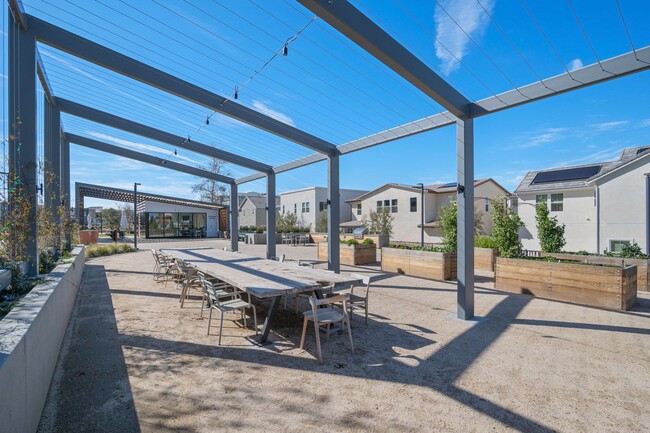 Building Photo - 27233 W Red Willow Ct