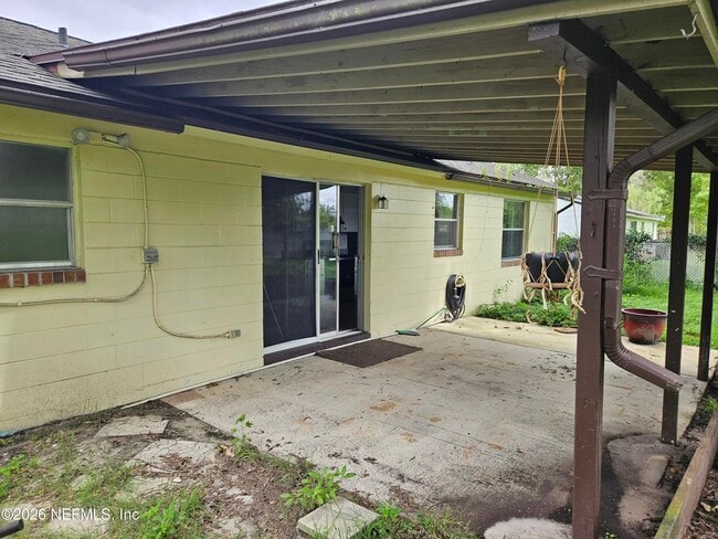 Building Photo - 2634 Pinewood Blvd