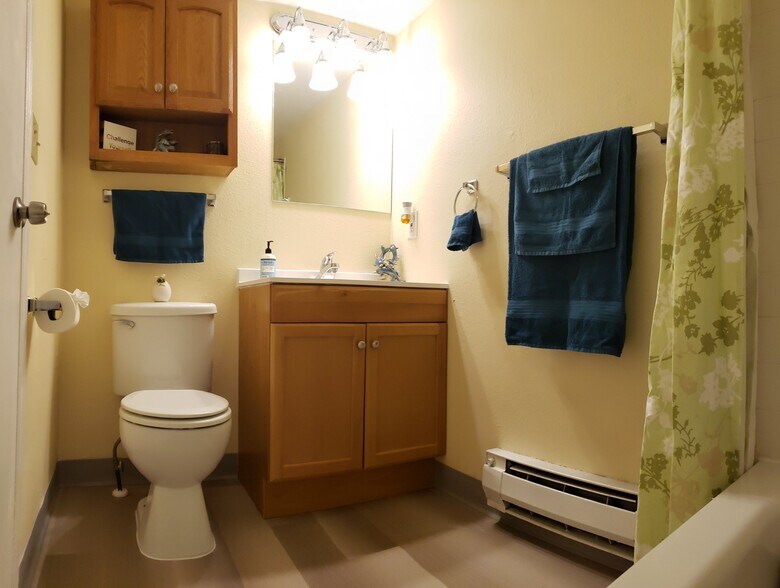 Building Photo - 147 Wellington St