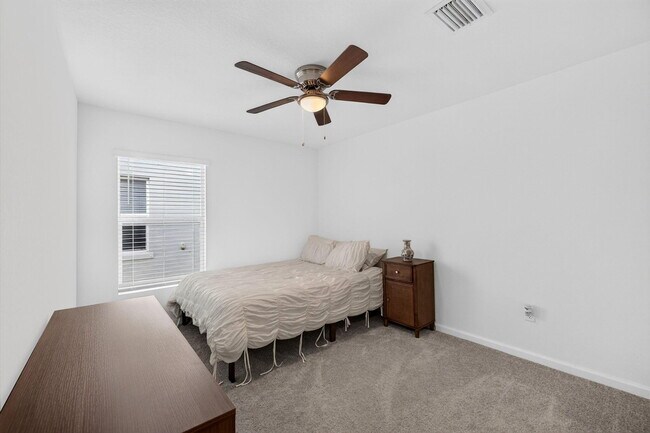 Building Photo - 5876 NW Sweetwood Dr