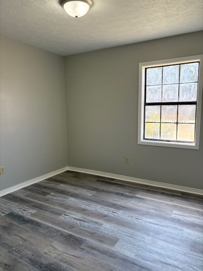 Building Photo - Renovated 3 Bedroom 1.5 Bath Home for Rent!