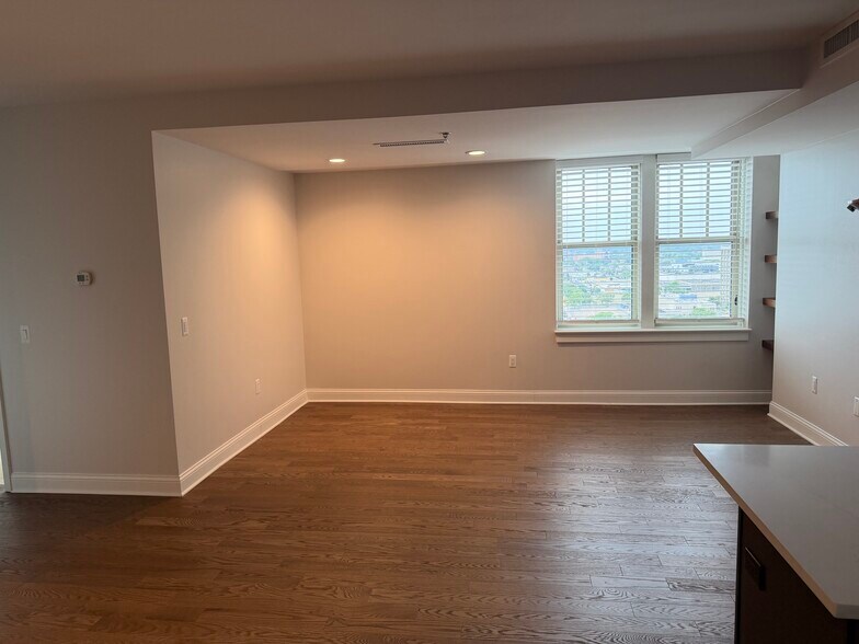 Building Photo - 525 W Lafayette Blvd