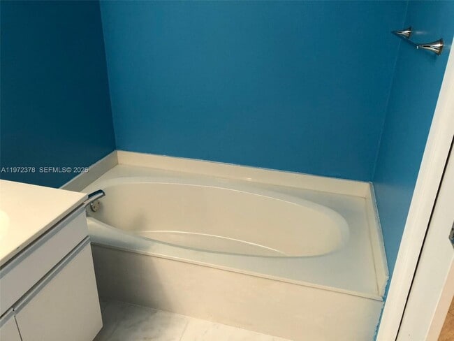 Building Photo - 3600 Mystic Pointe Dr