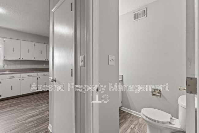 Building Photo - 1803 Bailey Ave