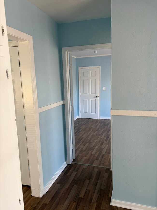 Building Photo - 3155 Shirley Dr