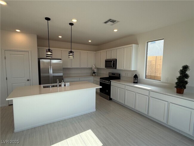 Building Photo - 7562 Quail Rock Ave