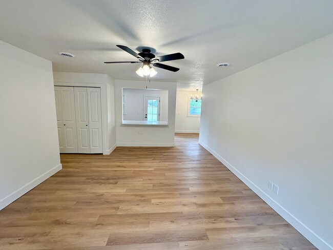 Building Photo - Newly Remodeled Home near KSU Football Stadium