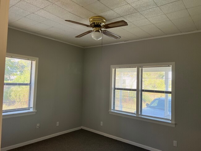 Building Photo - 900 NE Acc Rd